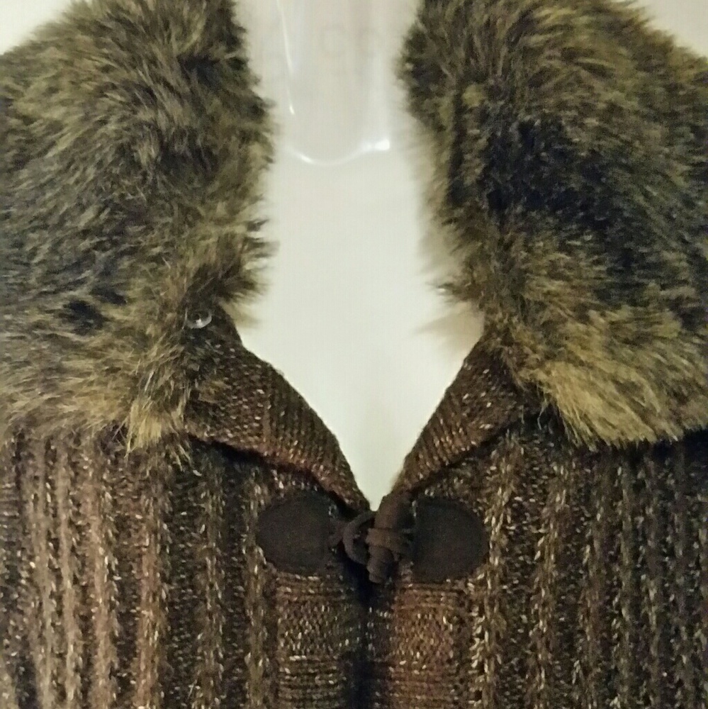 Cato Sweater Vest with Removable Faux Fur Collar L